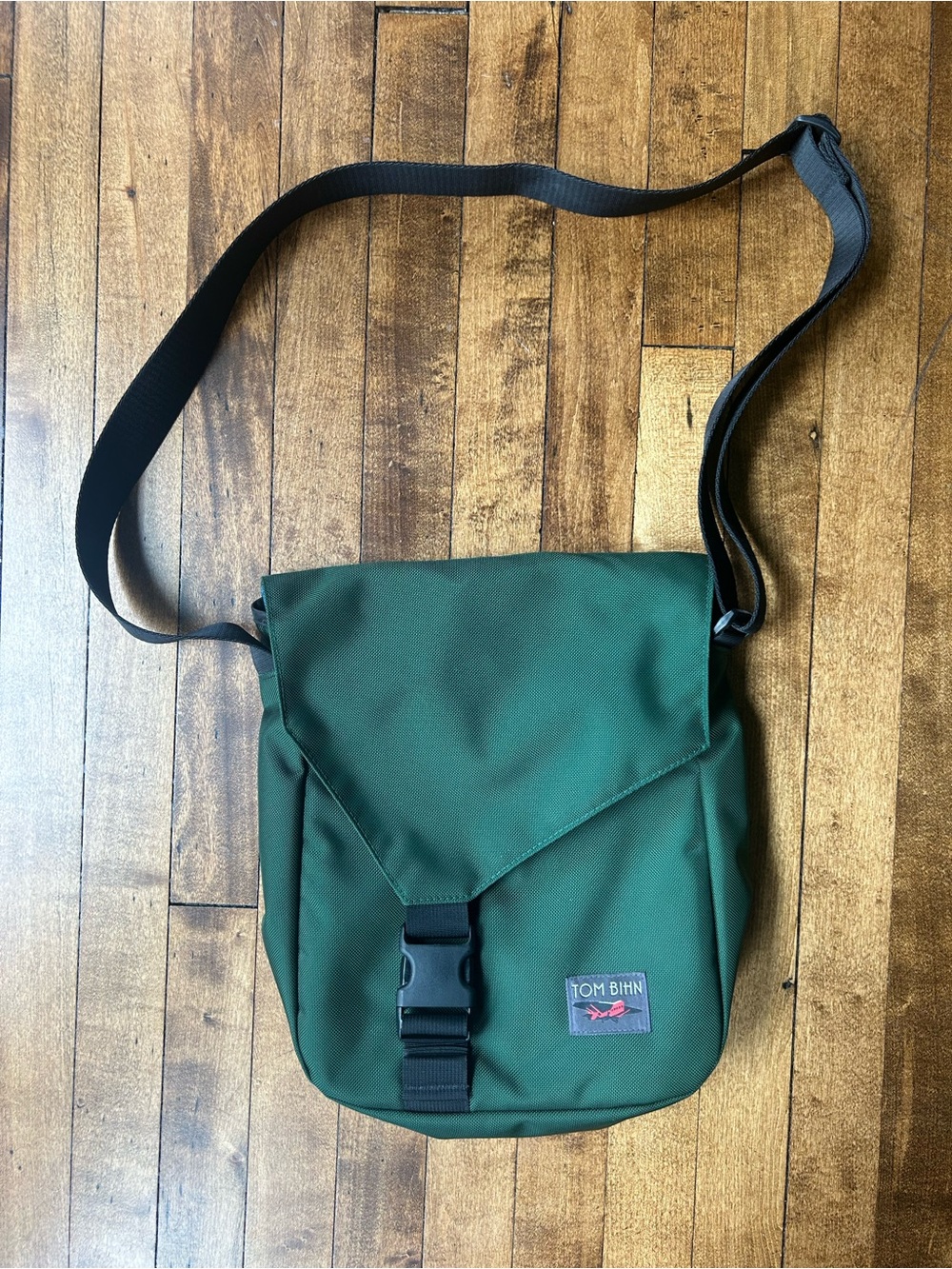 Tom Bihn Wilderness Green Crossbody Medium Cafe Bag